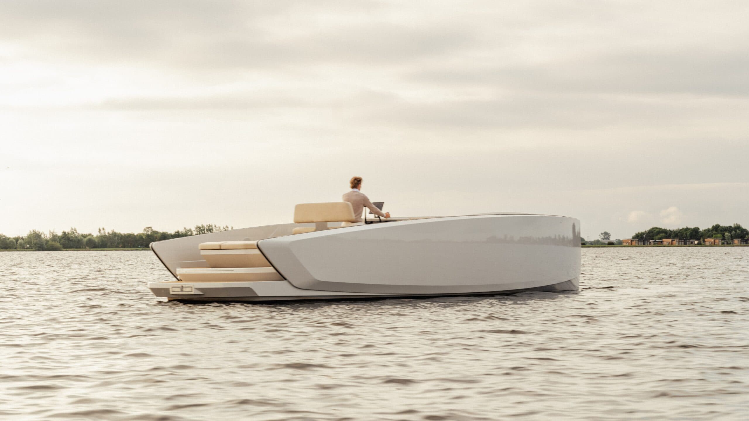 Lumen Yachts E10 — variant 1